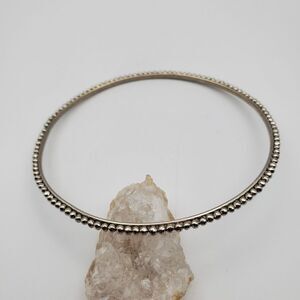 The dotted line slider‎ bracelet B1518